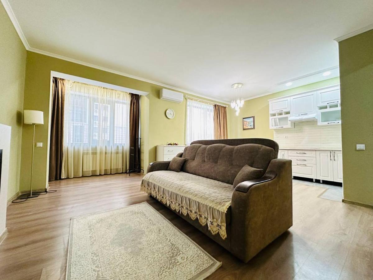 Central Park In The City Center Apartment Almaty Exterior photo