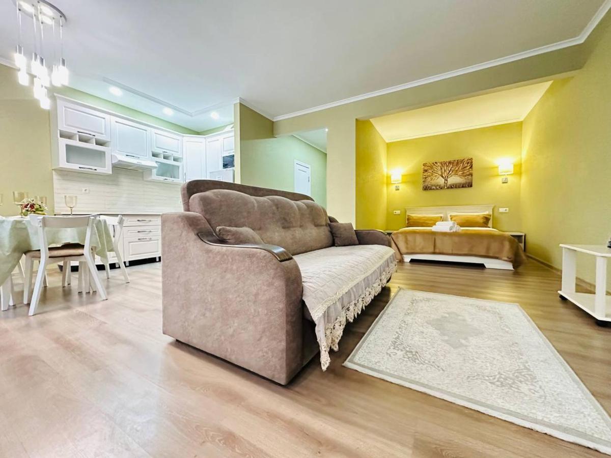 Central Park In The City Center Apartment Almaty Exterior photo