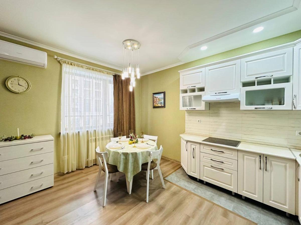 Central Park In The City Center Apartment Almaty Exterior photo